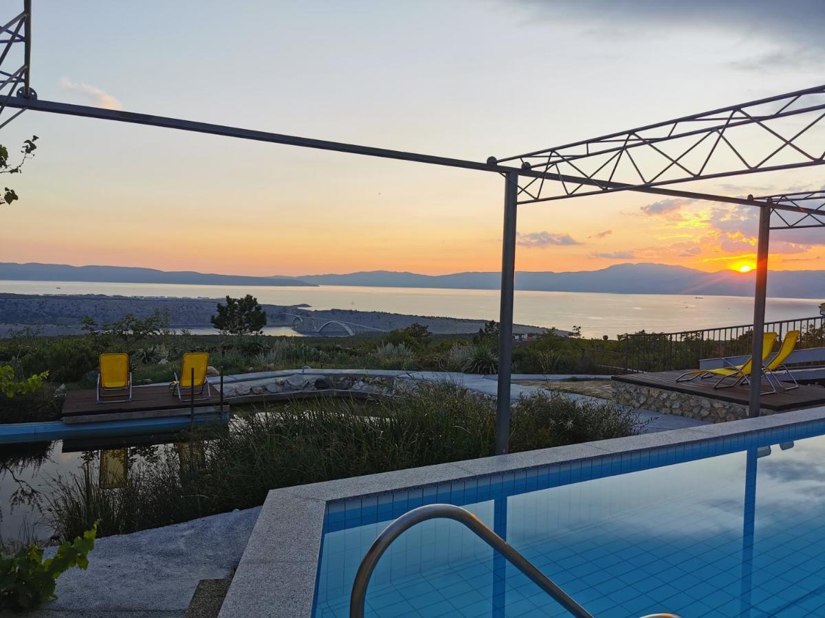 Suzi Donkey Farm With Seaview