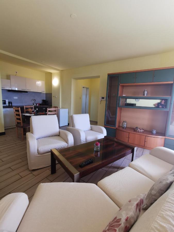 Suzi Donkey Farm With Seaview Apartment Smrika