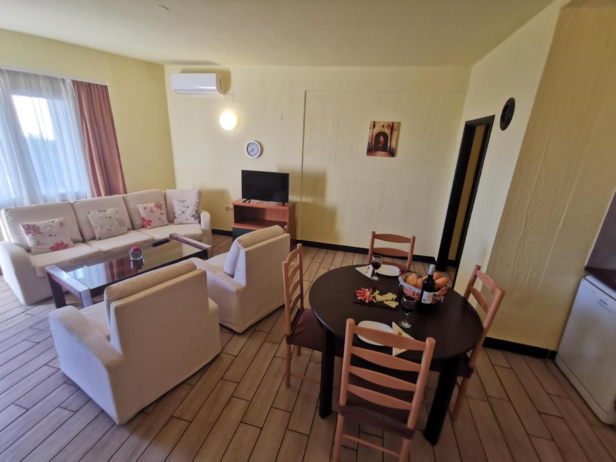 Suzi Donkey Farm With Seaview Apartment *
